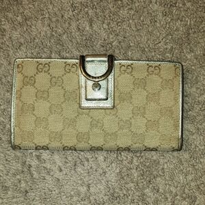 Gucci Beige and Gold Women's Wallet